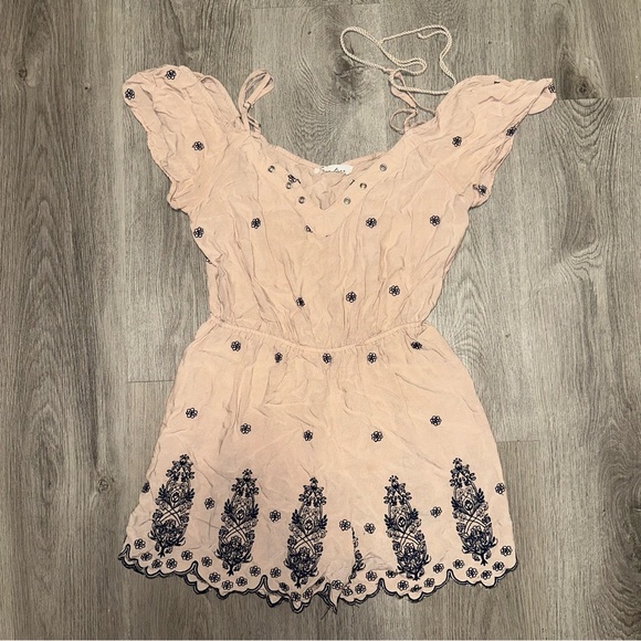 LOVE TREE Embroidered Flower Romper with Spaghetti Strap Womens Size L - Picture 1 of 7